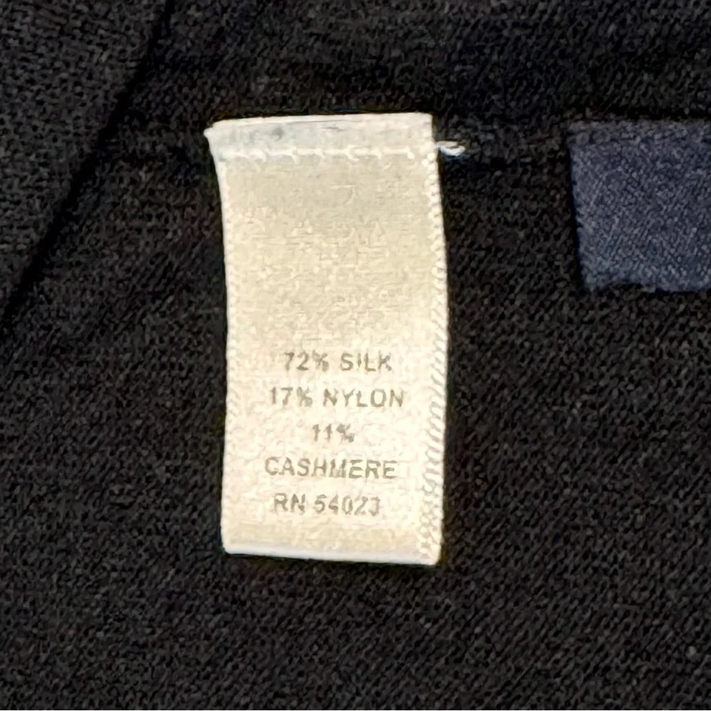 Banana Republic Silk Cashmere V-Neck Sweater Men’s XL Black Quiet Luxury